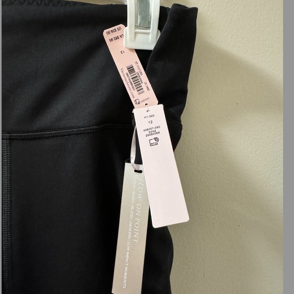 NWT Victoria's Secret Flow on Point Leggings - Picture 4 of 6